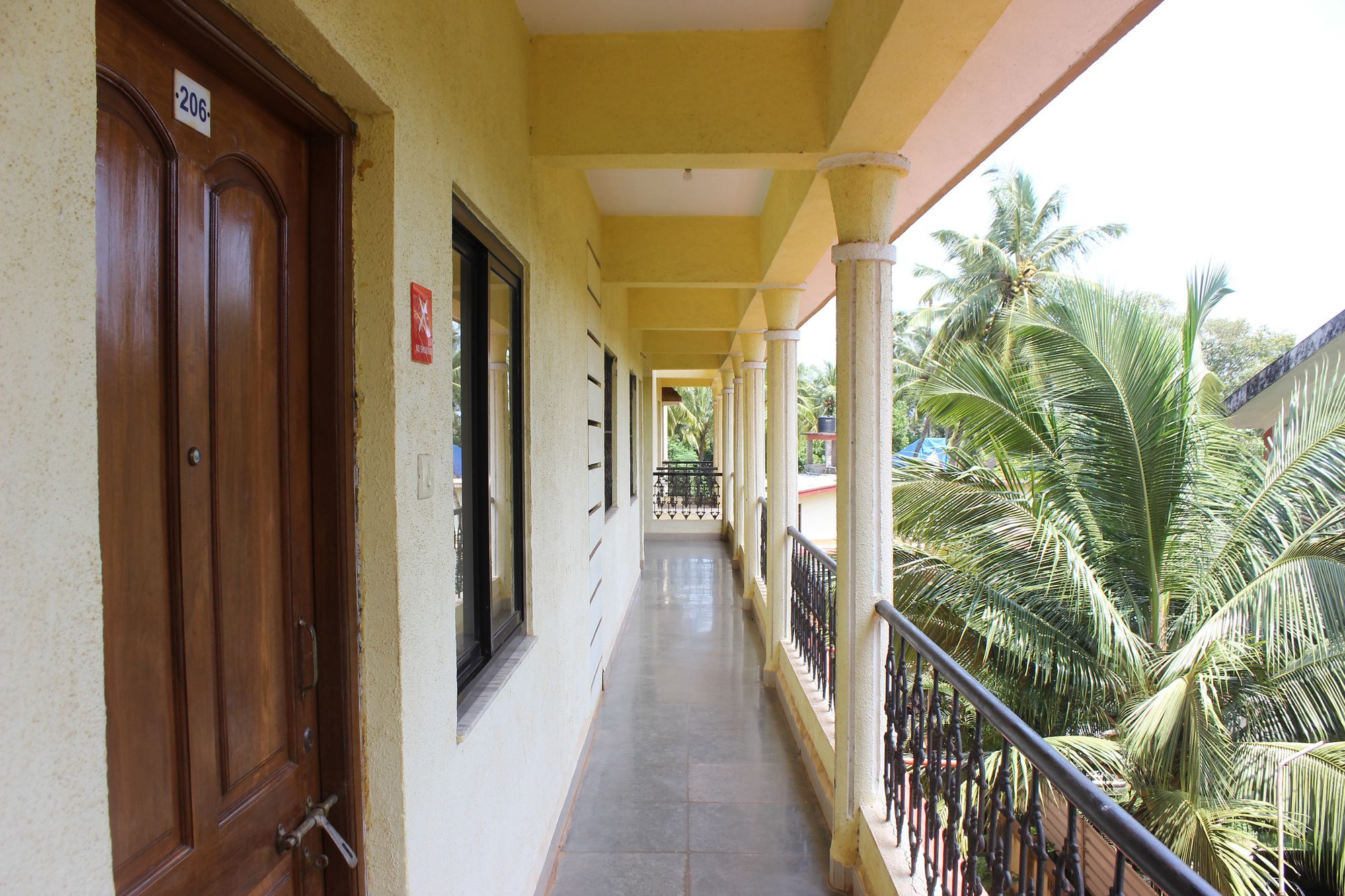 Oyo 7333 V Palms Hotell Candolim Eksteriør bilde